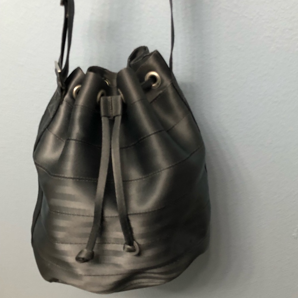 Harvey’s Seatbelt Bucket bag XL